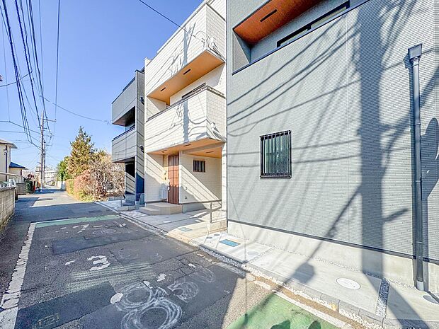 【前面道路約4M】車の通行が少ないので、静かな住環境を維持することができます。
