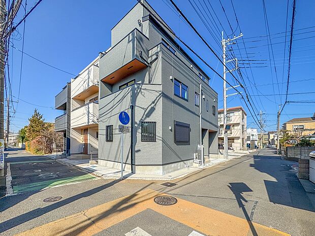 【前面道路約4M】車の通行が少ないので、静かな住環境を維持することができます。