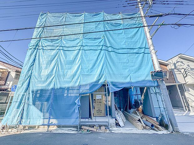 3号棟【外観】家族の温かさと陽光の暖かさ、楽しい毎日と明るい未来を予感させる「空間が織り成すひとつ先の住み心地」を演出します。