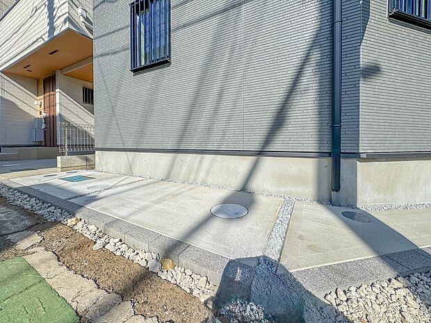 3号棟【庭】プランター等をおいてガーデニングが楽しめます。