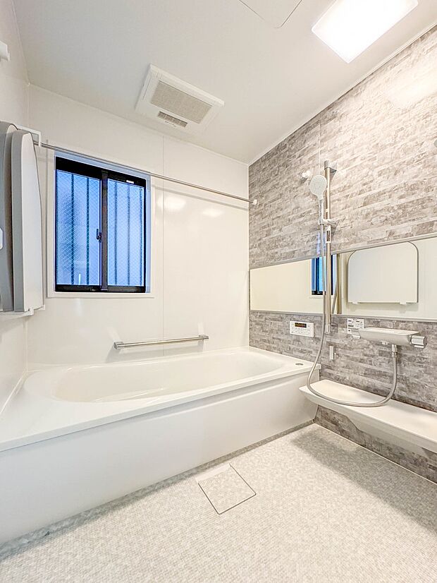 1号棟【浴室】一日の疲れを癒してくれるお風呂空間。使いやすさと上質な質感を両立して、単なる習慣から特別な時間に変わるはず。