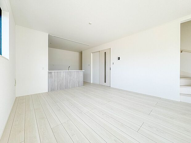 1号棟【LDK20.5帖】忙しい朝でも家族揃って食事をしたいゆとりあるダイニングスペース。