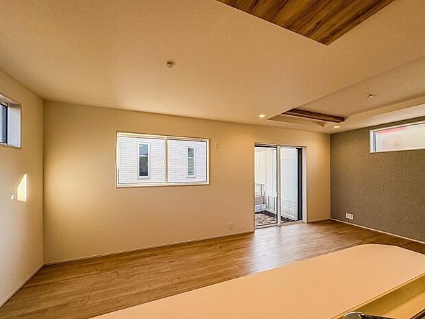 【ダイニングキッチン】料理をしながら、後片付けをしながら二人で会話を楽しみたい空間。