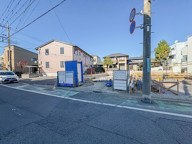 3号棟【外観】家族の温かさと陽光の暖かさ、楽しい毎日と明るい未来を予感させる「空間が織り成すひとつ先の住み心地」を演出します。