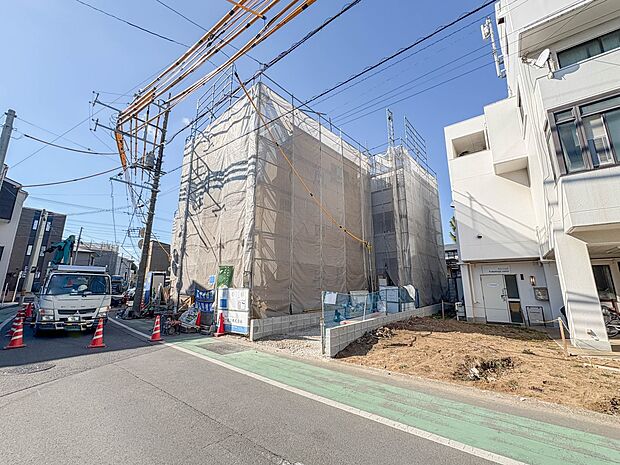 2号棟【前面道路7ｍ】陽当りや通風性など各所に施された工夫で住みやすさを実現。部屋の大きさや周辺環境・街並など、資料には掲載していない情報が現地にはたくさんございます。是非ご確認下さい。