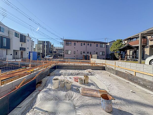 2号棟【外観】家族の温かさと陽光の暖かさ、楽しい毎日と明るい未来を予感させる「空間が織り成すひとつ先の住み心地」を演出します。