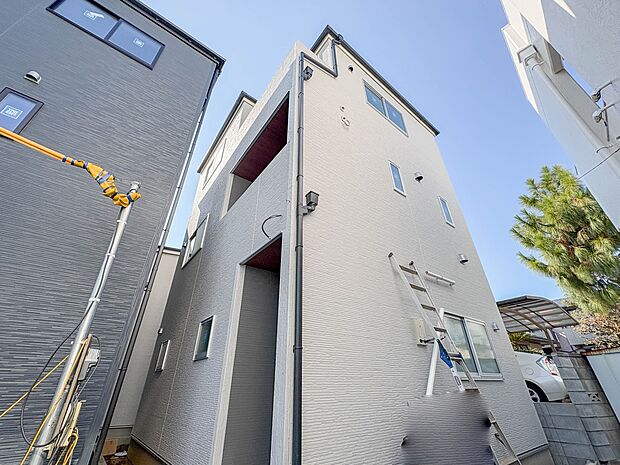 2号棟【外観】陽当りや通風性など各所に施された工夫で住みやすさを実現。部屋の大きさや周辺環境・街並など、資料には掲載していない情報が現地にはたくさんございます。是非ご確認下さい。