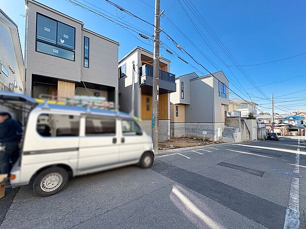 【前面道路】車の通行が少ないので、静かな住環境を維持することができます。