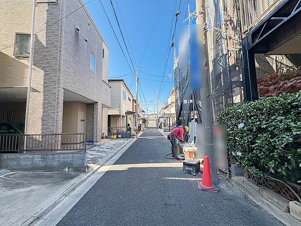 【前面道路】車の通行が少ないので、静かな住環境を維持することができます。