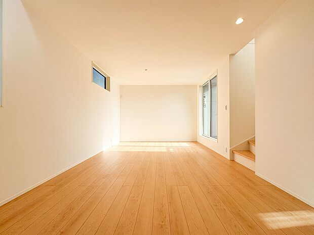 【Living room-リビングルーム-】 お子様と会話をしながら家事ができるカウンターキッチン。いま手があいているか、忙しそうなのか相手の様子を伺いながらコミュニケーションをとる訓練に…