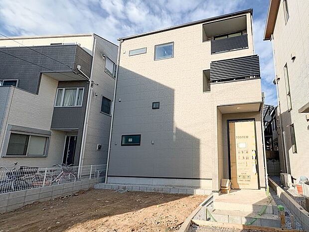 【外観】家は一生のお買物。自分ならではの家族ならではの、家にしたい。書斎を設ける。子どものプレイングルームを設ける。趣味のオーディオルームを設置する。夢を追うオンリーワンの家です。