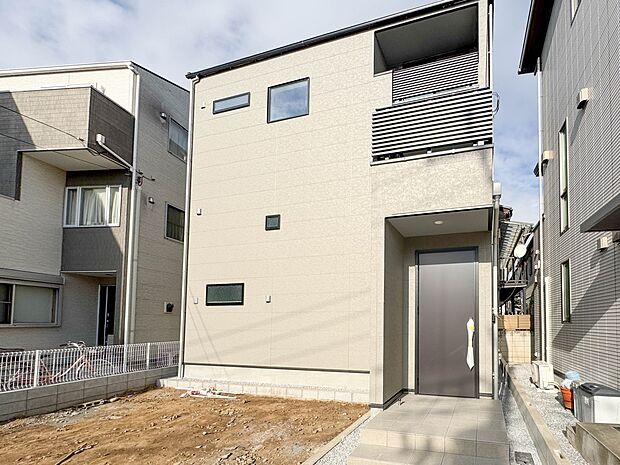 【外観】こちらの物件に少しでもご興味がありましたら、お気軽にお電話下さい。ネット上で「見えない物」「わからない事」でも、実際にご見学いただくことで、手に取るようにおわかりいただけるはずです。…