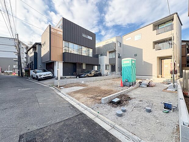 【前面道路】車の通行が少ないので、静かな住環境を維持することができます。