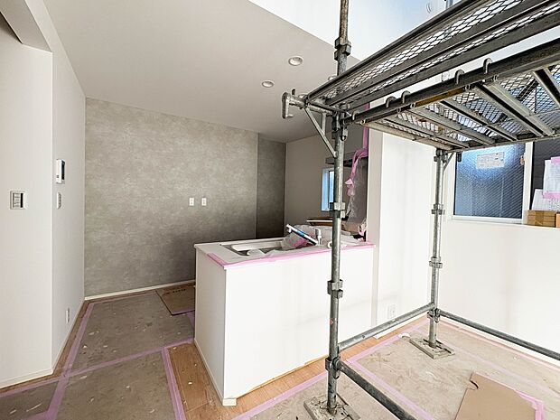 【ダイニング】ダイニングテーブルを置いても十分な広さが確保されています。