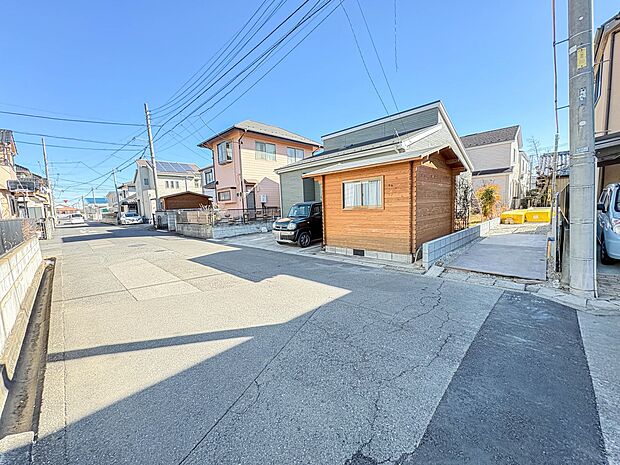 【前面道路4m】車の通行が少ないので、静かな住環境を維持することができます。