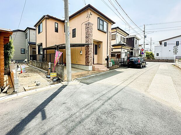 【前面道路4m】車の通行が少ないので、静かな住環境を維持することができます。