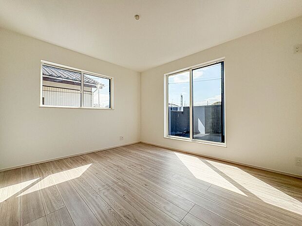 【寝室7.5帖】シンプルな内装はおしゃれのポイントです。シンプルは華美より飽きがこないからです。色や模様でおしゃれ感をだす。それがシンプルイズビューティーです。