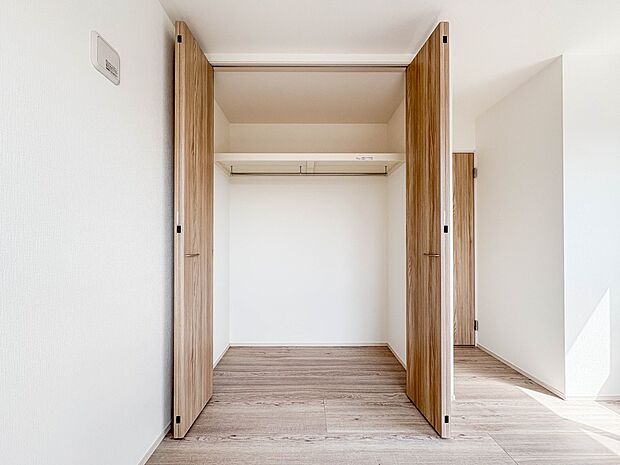 【収納】各部屋を最大限に広く使って頂ける様、全居住スペースに収納付。プライベートルームはゆったりと快適に。