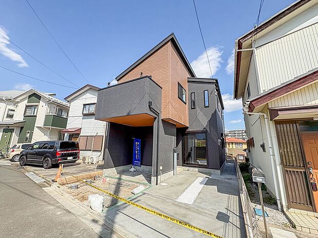 【外観】家族の温かさと陽光の暖かさ、楽しい毎日と明るい未来を予感させる「空間が織り成すひとつ先の住み心地」を演出します。