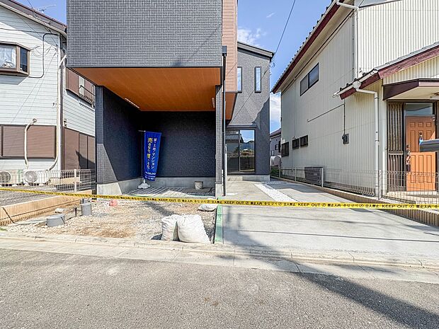 【駐車場】毎日の生活にマイカーが必須という方は、購入を検討する際、駐車場があることは大事な条件です。毎日の通勤や家族の送迎、買い物やお出かけなどクルマのある暮らしを満喫したい方は要チェック。…