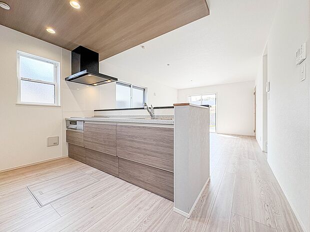 【LDK16帖】ホームパーティーでもゲストと一緒に料理を楽しみながら楽しい時間を過ごせそう。