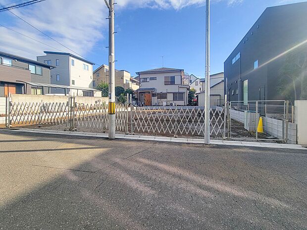 【外観】家は一生のお買物。自分ならではの家族ならではの、家にしたい。書斎を設ける。子どものプレイングルームを設ける。趣味のオーディオルームを設置する。夢を追うオンリーワンの家です。