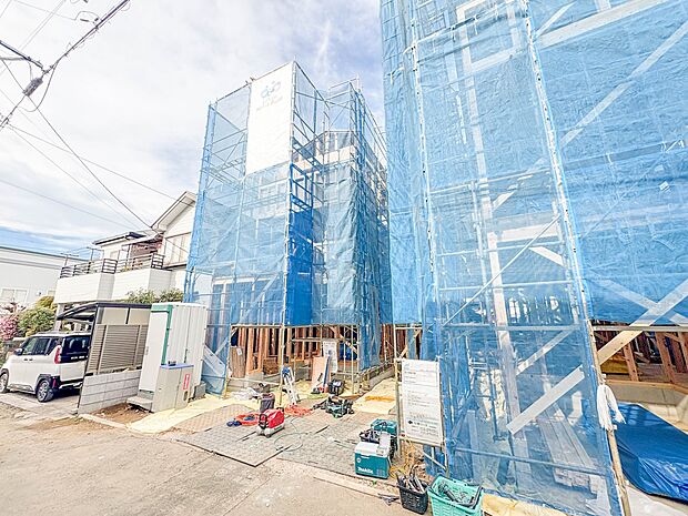 1号棟【外観】家族の温かさと陽光の暖かさ、楽しい毎日と明るい未来を予感させる「空間が織り成すひとつ先の住み心地」を演出します。