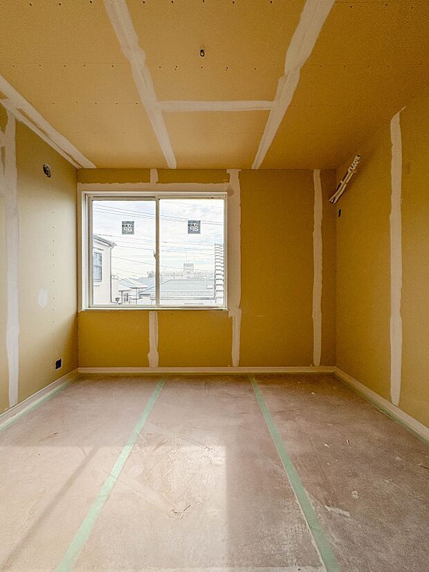 【洋室】まもなく内装も完成予定です。お部屋の雰囲気はご覧いただけるようになりました。