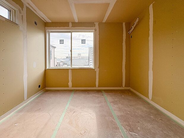 【洋室】まもなく内装も完成予定です。お部屋の雰囲気はご覧いただけるようになりました。