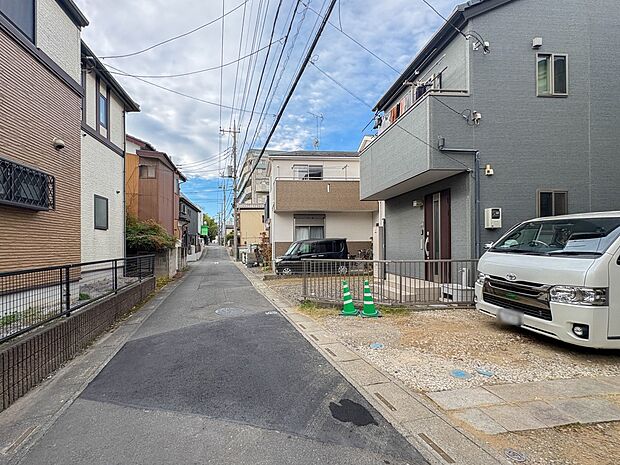 【前面道路】車の通行が少ないので、静かな住環境を維持することができます。