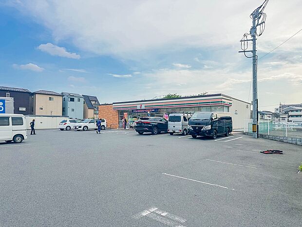 コンビニ 280m セブンイレブンさいたま新中里2丁目店(セブンイレブン(セブンイレブンは近くて便利を掲げています。近くとは、心の近さ。便利とはモノが期待以上の品質でお客さまに届くこと。セブ…