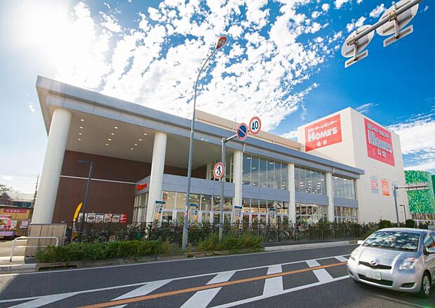 スーパー 800m オーケー与野店(関東地方と宮城県をメインに展開するディスカウントスーパーマーケットです。1986年以来、その地域一番のグッドプライスを目指しています。)