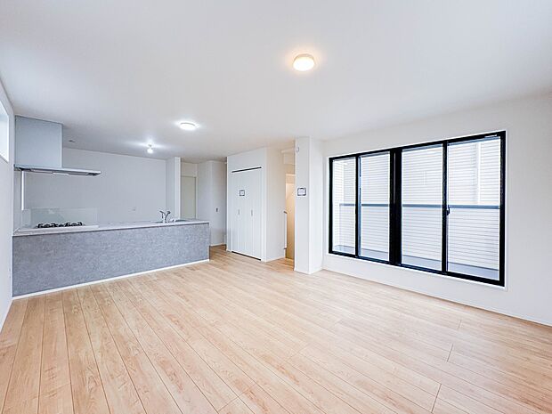 【LDK17.1帖】忙しい朝でも家族揃って食事をしたいゆとりあるダイニングスペース。