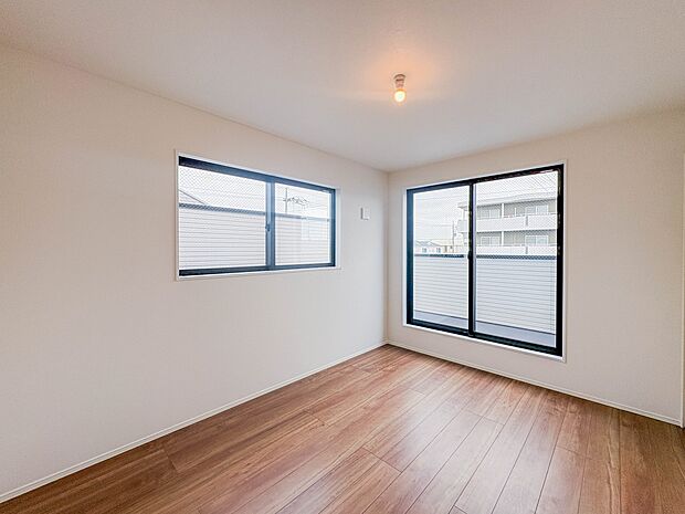 【寝室6帖】シンプルな内装はおしゃれのポイントです。シンプルは華美より飽きがこないからです。色や模様でおしゃれ感をだす。それがシンプルイズビューティーです。