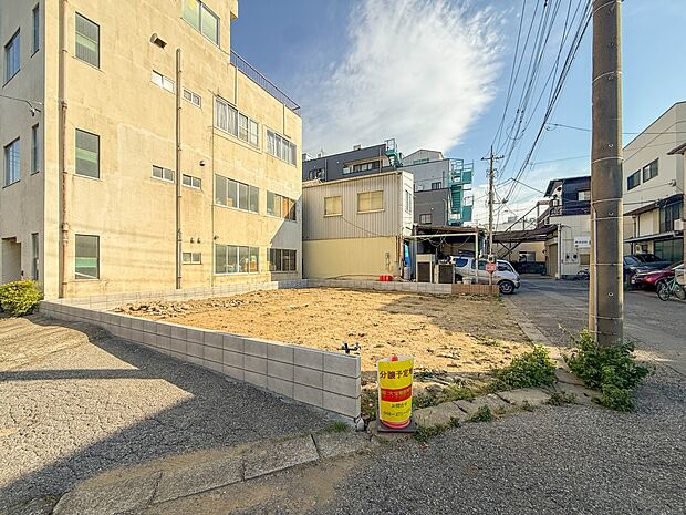 【前面道路 幅員 南東約4m】陽当りや通風性など各所に施された工夫で住みやすさを実現。部屋の大きさや周辺環境・街並など、資料には掲載していない情報が現地にはたくさんございます。是非ご確認下さ…