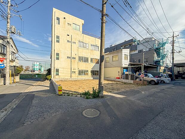【現地土地写真】ここから始まる「日常」はご家族にとってかけがえのない時間となります。少しでも豊かに、快適に。そんな想いから本邸宅は生まれました。　