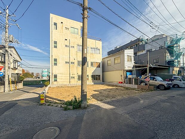 【現地土地写真】陽当りが良いと、洗濯物が乾きやすいですし、湿気やカビの心配も減るので快適です。寒い冬の日でも、日差しが届くと家の中が暖かくなりますね。