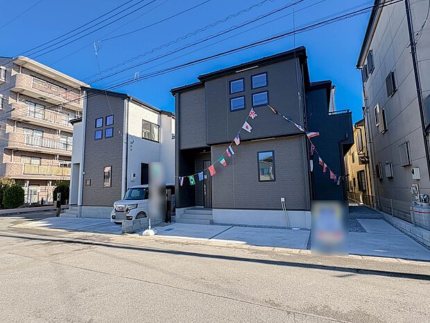 【外観】こちらの物件に少しでもご興味がありましたら、お気軽にお電話下さい。ネット上で「見えない物」「わからない事」でも、実際にご見学いただくことで、手に取るようにおわかりいただけるはずです。…