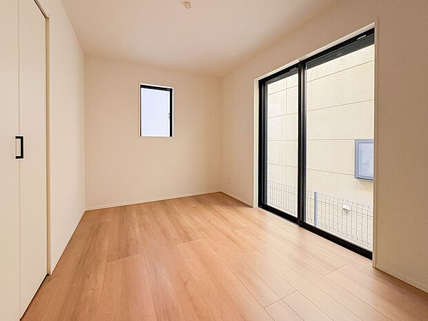 【洋室】充実した生活は伸びやかな居室空間から始まります。快適に・伸びやかに。心の潤いを求める方々へ。