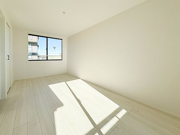 【寝室】充実した生活は伸びやかな居室空間から始まります。快適に・伸びやかに。心の潤いを求める方々へ。