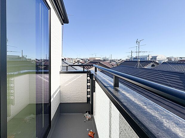 【バルコニー】バルコニーから差し込む陽光・通風は、住環境・快適性と共に有り続ける貴重な「財産」です。