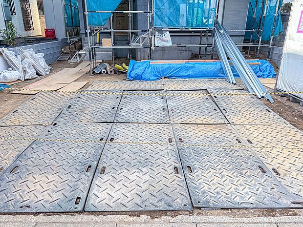 【駐車場】毎日の生活にマイカーが必須という方は、購入を検討する際、駐車場があることは大事な条件です。毎日の通勤や家族の送迎、買い物やお出かけなどクルマのある暮らしを満喫したい方は要チェック！…