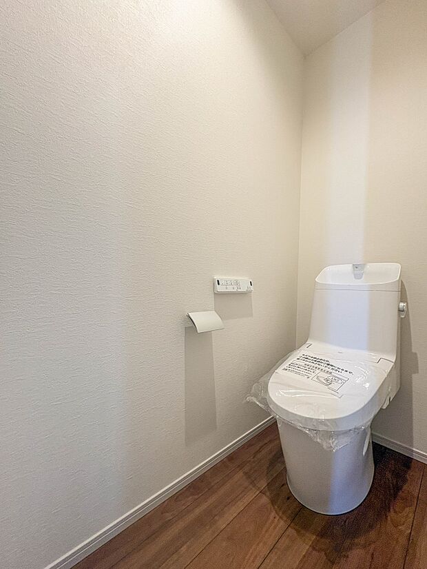 【トイレ】トイレ・ウォシュレット付。快適で衛生的な洗浄機能付温水シャワートイレです。