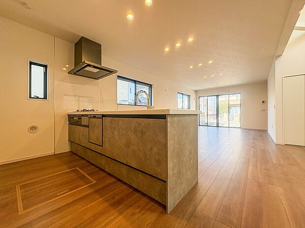 【LDK25.1帖】忙しい朝でも家族揃って食事をしたいゆとりあるダイニングスペース。