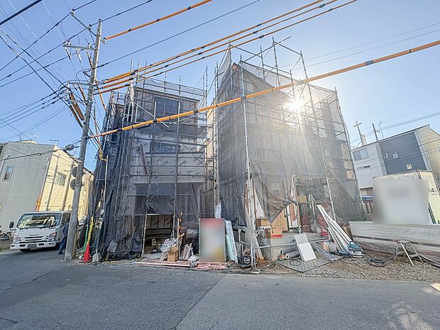 【現地】陽あたりの良さは必須条件。家族の温かさと陽光の暖かさ、楽しい毎日と明るい未来を予感させる。