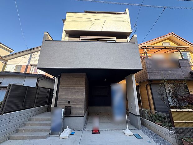 【現地外観】こちらの物件に少しでもご興味がありましたら、お気軽にお電話下さい。ネット上で「見えない物」「わからない事」でも、実際にご見学いただくことで、手に取るようにおわかりいただけるはずで…