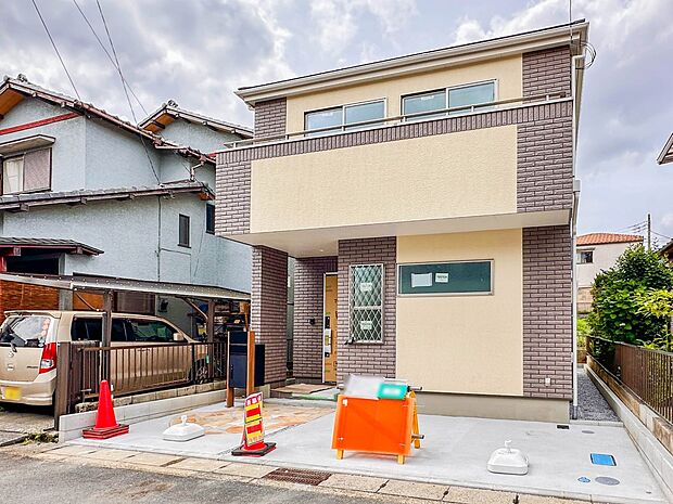 【外観】家族の温かさと陽光の暖かさ、楽しい毎日と明るい未来を予感させる「空間が織り成すひとつ先の住み心地」を演出します。