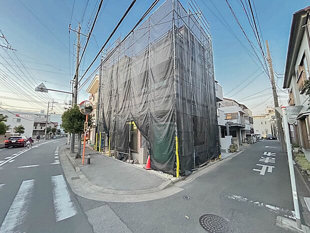 ここから始まる「日常」はご家族にとってかけがえのない時間となります。少しでも豊かに、快適に。そんな想いから本邸宅は生まれました。