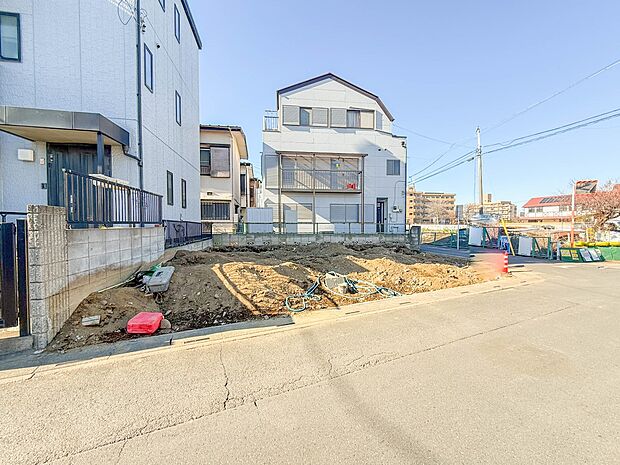 1号棟【外観】こちらの物件が少しでも気になるようでしたら、お気軽にお問合せください。人生でいちばん大きなお買い物ですので、ゆっくりご見学ください。ネット上の画像と実際の見学では、リアル感がま…