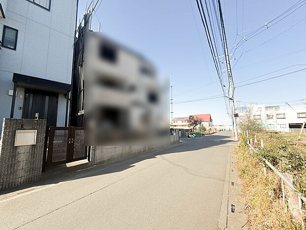 1号棟【前面道路4.9m】車の通行が少ないので、静かな住環境を維持することができます。